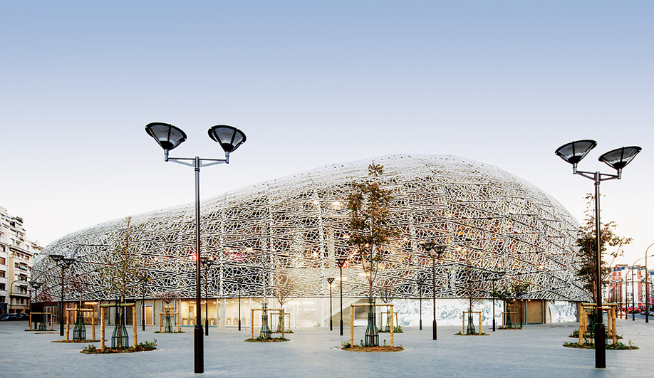 A system of moulds was used to fabricate the concrete shell of Rudy Ricciotti’s Stade Jean Bouin in Paris. 