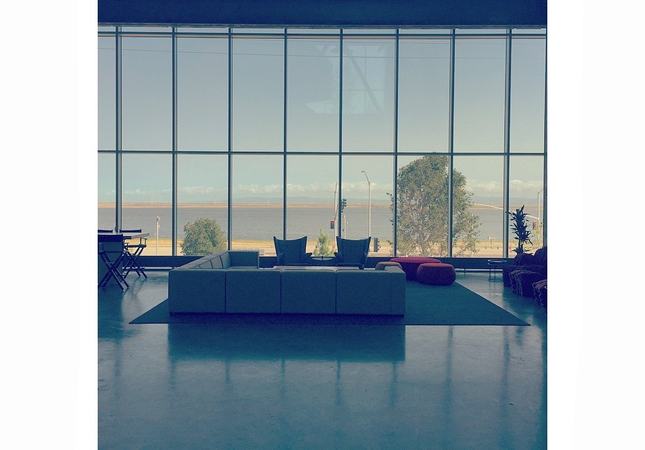 Azure-Gehry-Facebook-Instagram-mpk20-01