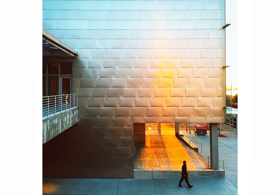 Azure-Gehry-Facebook-Instagram-mpk20-09