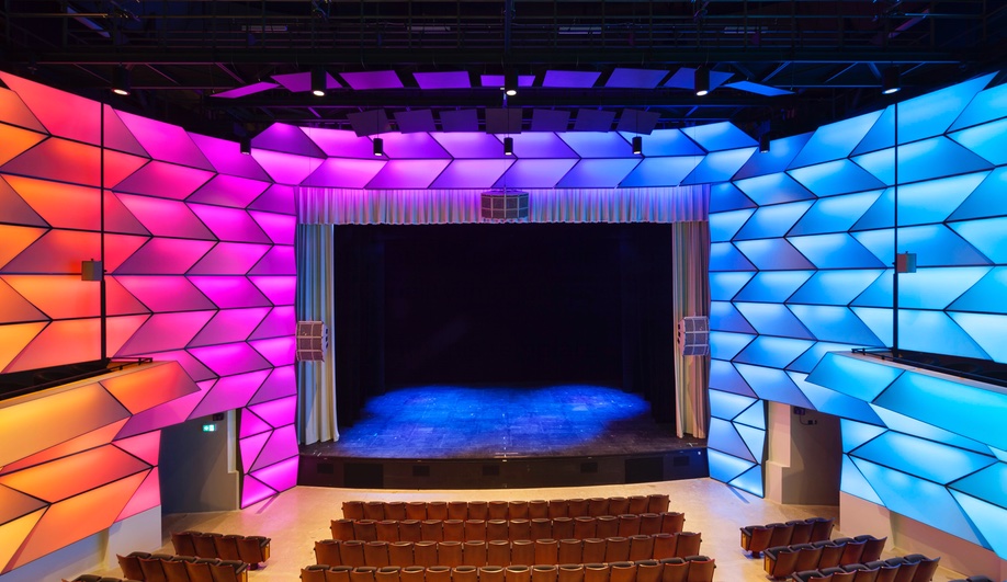 Diamond Schmitt Architects Uses Innovative LED Light System to Transform Toronto Theatre