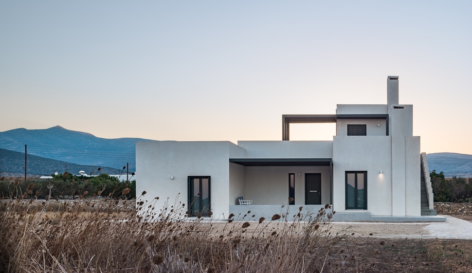 Lantavos Projects Creates a Contemporary Getaway on the Greek Island of Paros