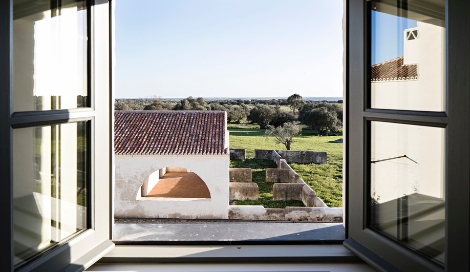 A Dreamy Whitewashed Hotel in the Portuguese Countryside