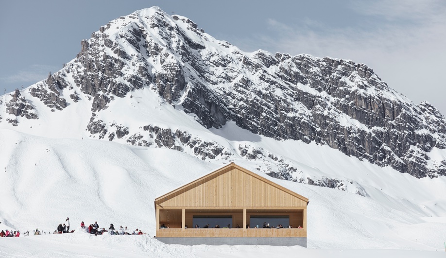 A Simple Ski Lodge with Dramatic Mountain Views