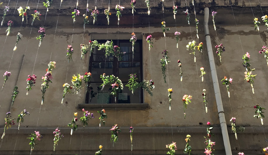 azure-best-of-milan-design-week-piuarch-flower-wall