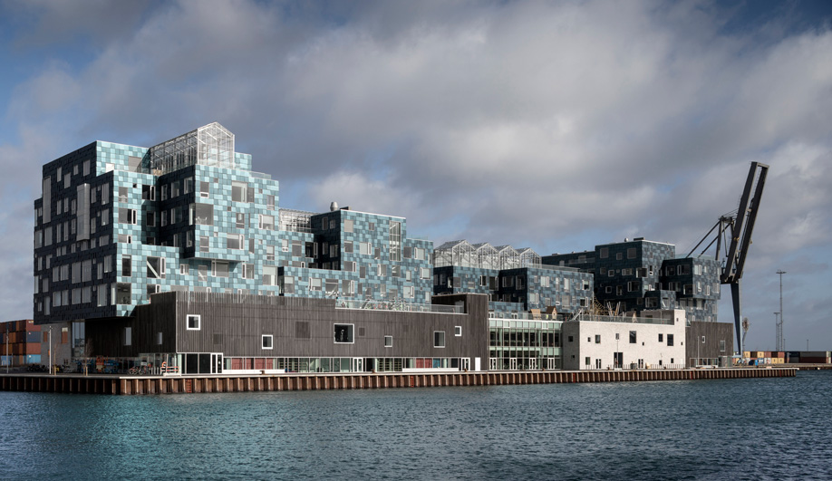 A Stunning Use of Solar Panels Takes Sustainable Design to the Next Level
