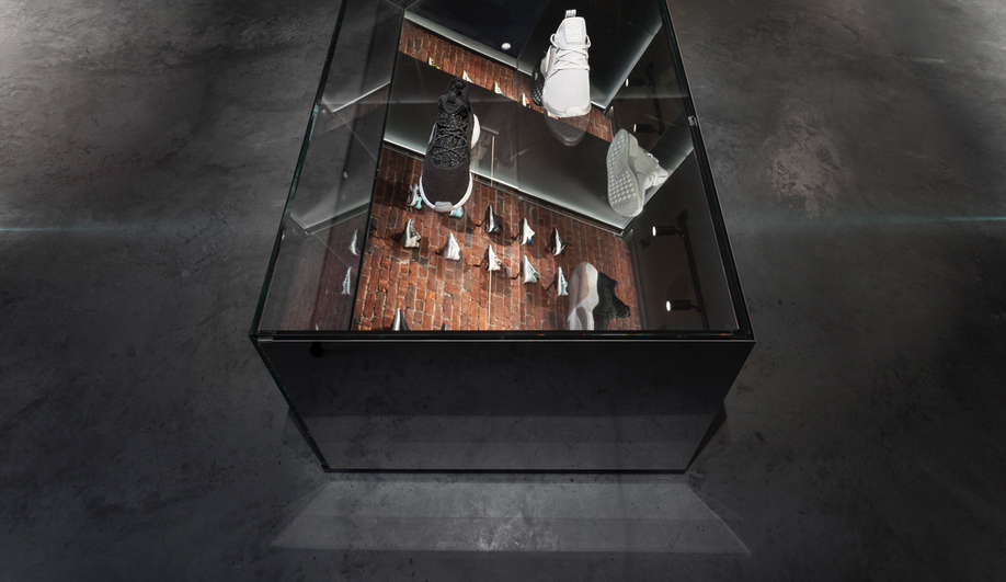 Jordan Söderberg Mills developed this glass sculpture for the CNCPTS and Adidas store in Boston.