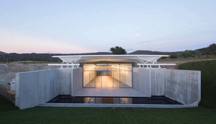 Renzo Piano's photography pavilion at Château La Coste 
