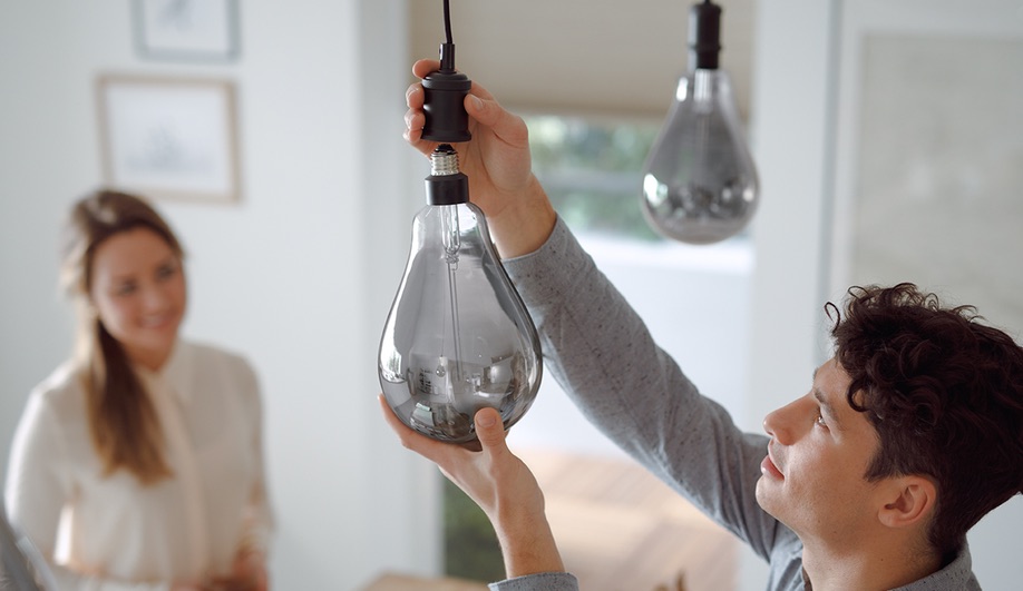  Light + Building 2018: Deco LED Giant bulbs by Philips