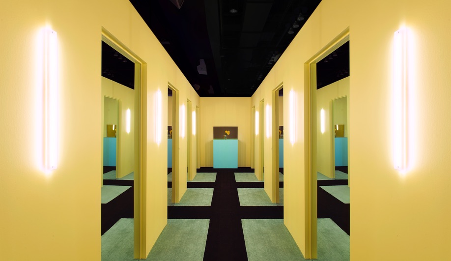 The mirrored hallway at Amaze, a Rafael de Càrdenas maze installation.