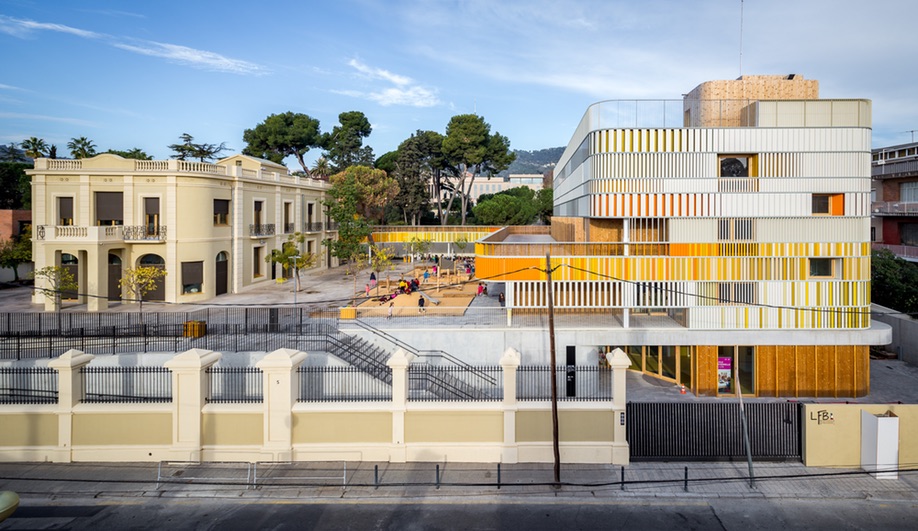 Retour à L’École: A Barcelona French School Gets a Contemporary Classmate