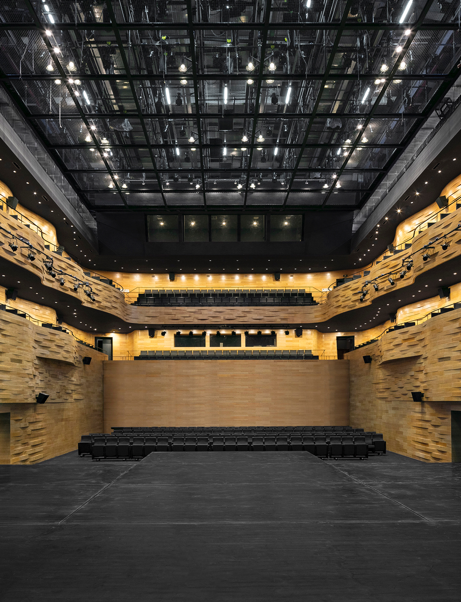 Fuzhou Strait Culture and Art Centre's Multifunctional Theatre