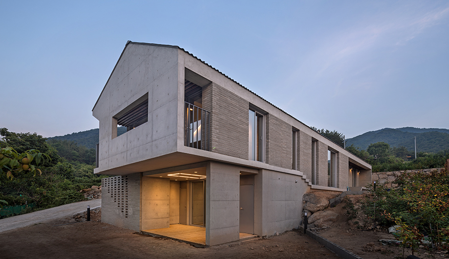 This Korean Retiree’s Home Combines Eastern and Western Influences