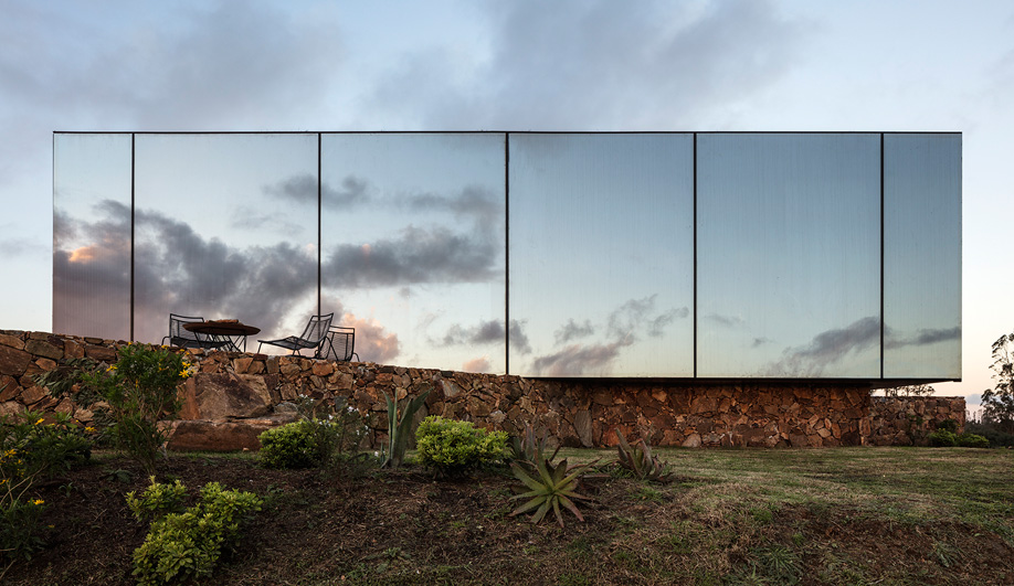 MAPA’s Mirrored Sacromonte Hotel Amplifies the Landscape