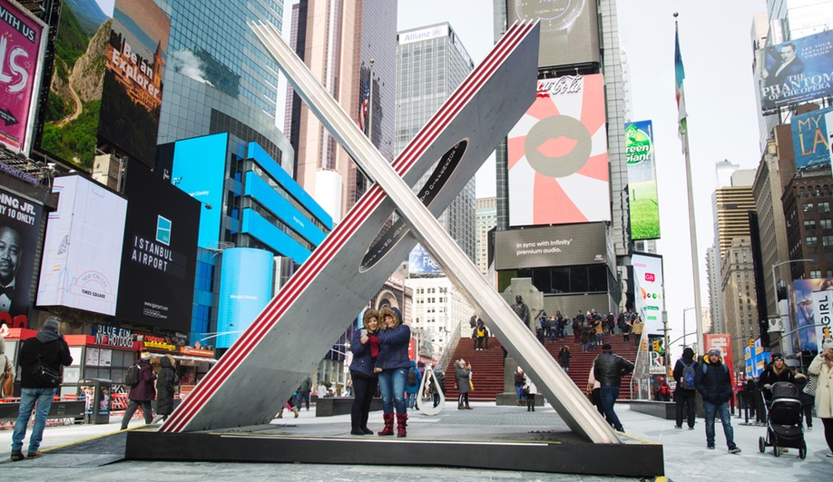 X Marks the Spot for Valentine’s Photo Ops in Times Square